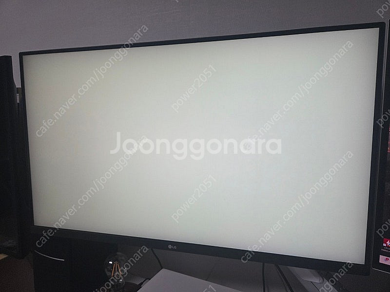 LG 32UN880 4k모니터 판매합니다. 32인치--1