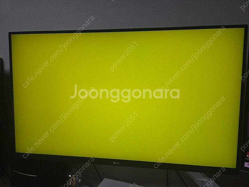 LG 32UN880 4k모니터 판매합니다. 32인치--7