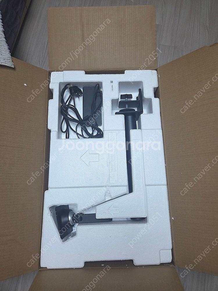 LG 32UN880 4k모니터 판매합니다. 32인치--9