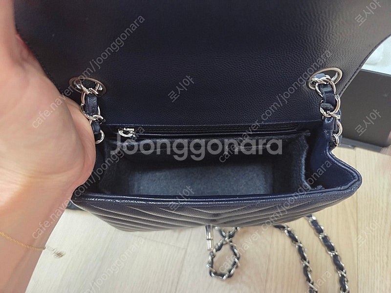 샤넬 쁘띠삭 캐비어 네이비 은장 22번대 정품--6
