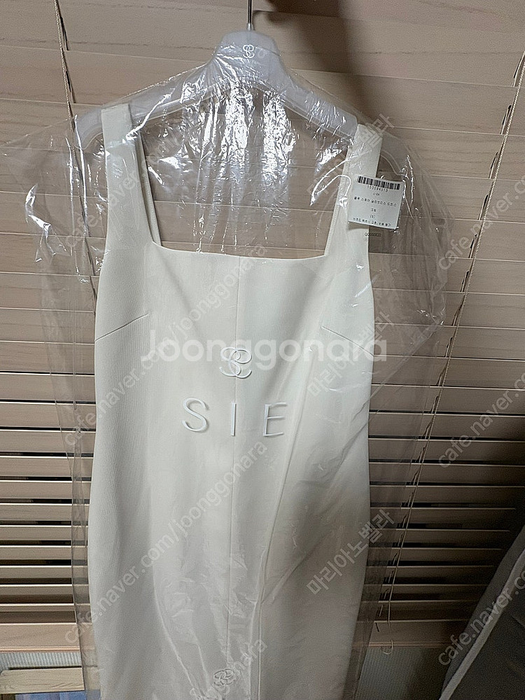 (새제품) 시에 클루 스퀘어 슬리브리스 드레스--3