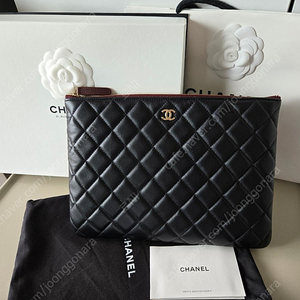 샤넬 은장 미디움 클러치 (램스킨)