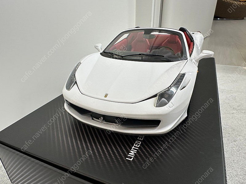 핫휠 엘리트 페라리 458 SPIDER 화이트 1:18 이미지