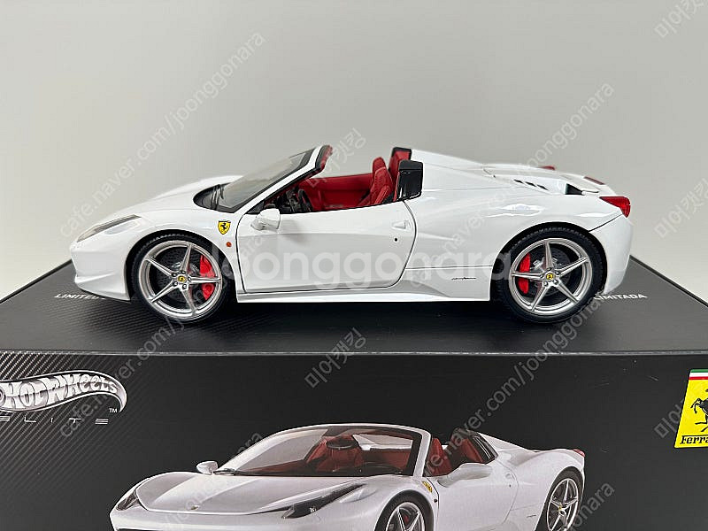 핫휠 엘리트 페라리 458 SPIDER 화이트 1:18--2