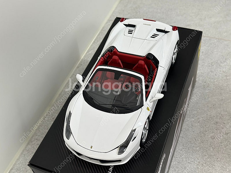 핫휠 엘리트 페라리 458 SPIDER 화이트 1:18--4
