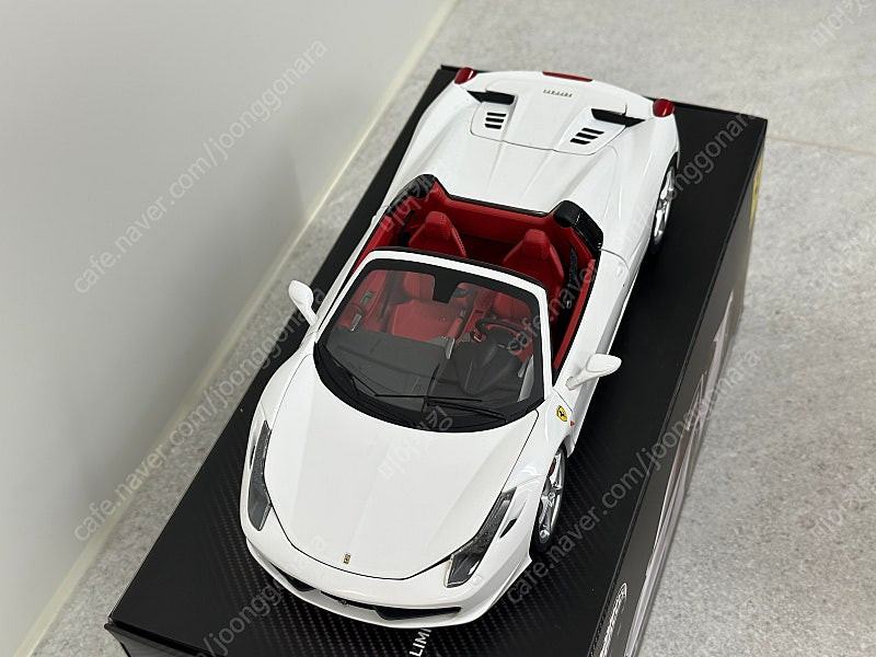 핫휠 엘리트 페라리 458 SPIDER 화이트 1:18 이미지