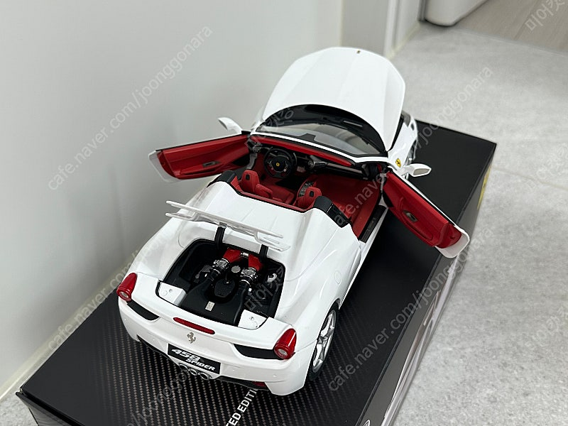 핫휠 엘리트 페라리 458 SPIDER 화이트 1:18 이미지