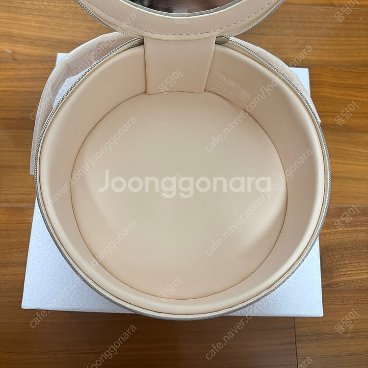 디올뷰티 원형 거울파우치 새상품--3