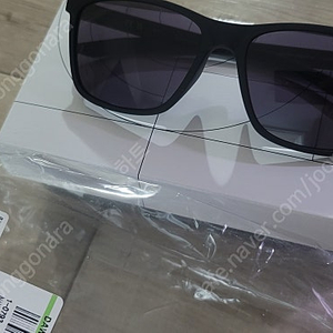 DQ4565 010 59 선글라스 팝니다(유해진착용)NIKE DAWN ASCENT AF