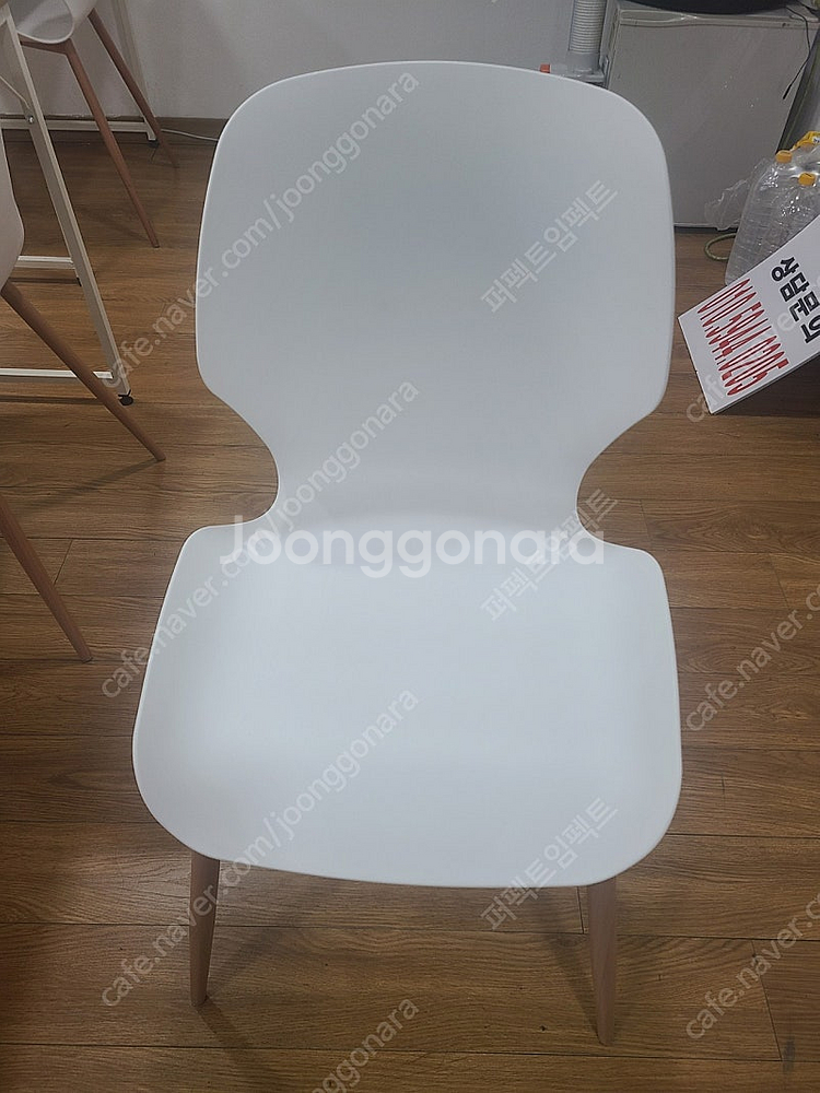 화이트 테이블 (60x80)+ 한샘화이트의자 세트 판매...--5
