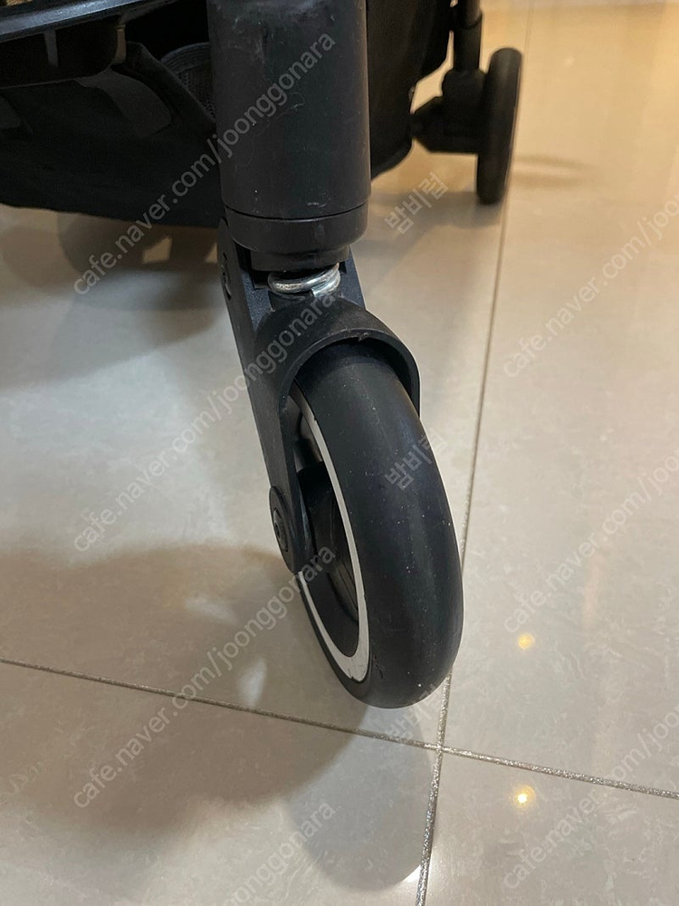 해밀턴 오토폴딩 유모차 이미지