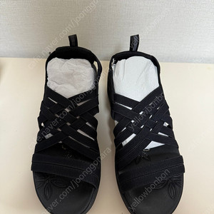 스케쳐스 샌들 220사이즈 1회착용 팝니다(택포1.5만)