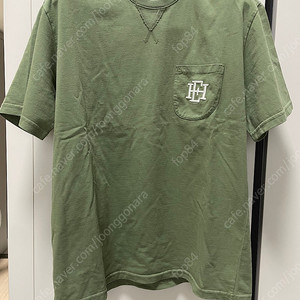 EAST HARBOUR SURPLUS, 이스트하버 서플러스 포켓 자수 반팔티 (카키 컬러), M 사이즈