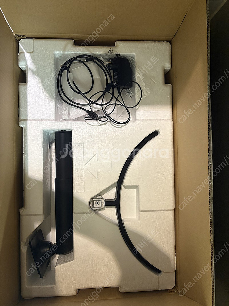 LG 32인치 QHD 32QN650모니터 팝니다.--0