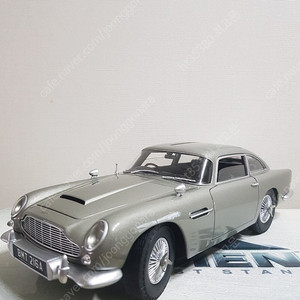 HotWheels 핫휠 1/18 애스턴마틴 DB5 골드핑거 007 다이캐스트(개봉미전시)