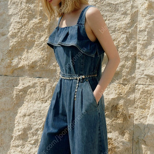 마인 벨티드 러플 데님 점프수트