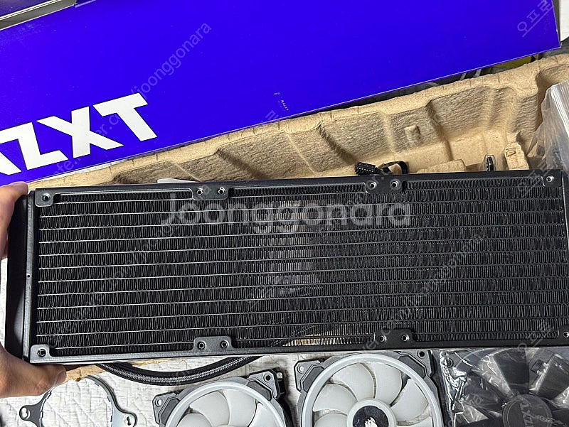 NZXT 크라켄 KRAKEN Z73 팝니다.--2