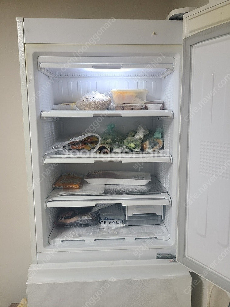 딤채 김치냉장고--1