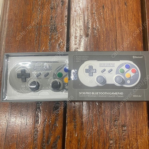 8bitdo sf30 pro 게임패드 판매합니다.