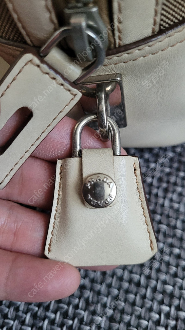 프라다 가방 명품백 이미지