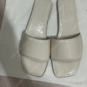 시에 sie Lhou.Zoy wrinkle eggshell 260 사이즈 새상품 (무배)