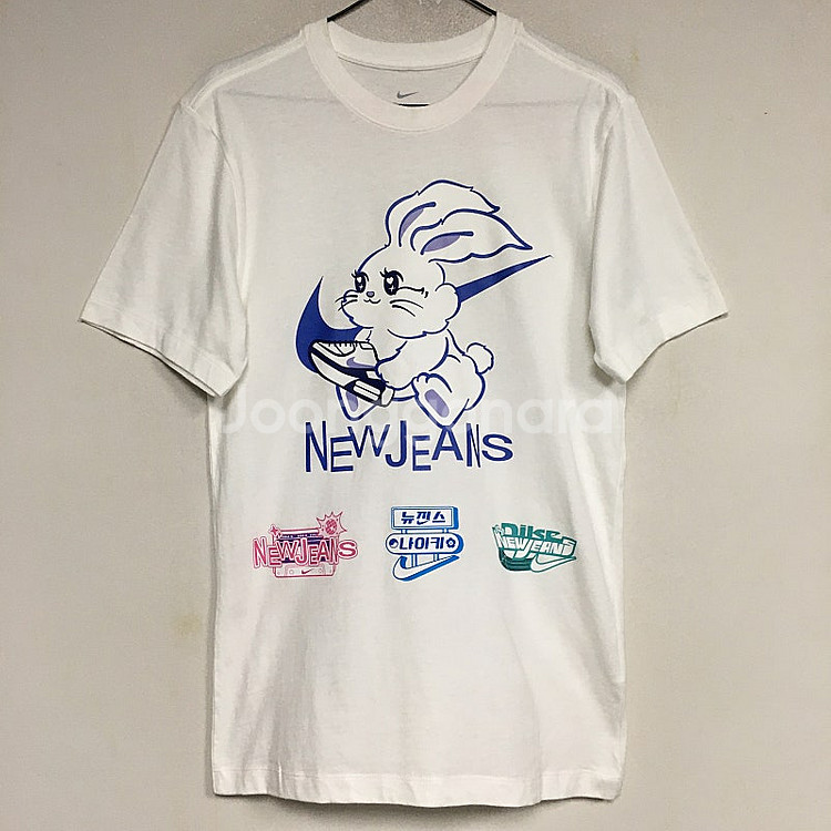 NIKE 나이키 뉴진스 한정판 반팔 티셔츠 90 / 랑...--0