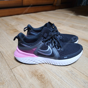 나이키 레전드 리액트2 블랙핑크 245mm at1369-004