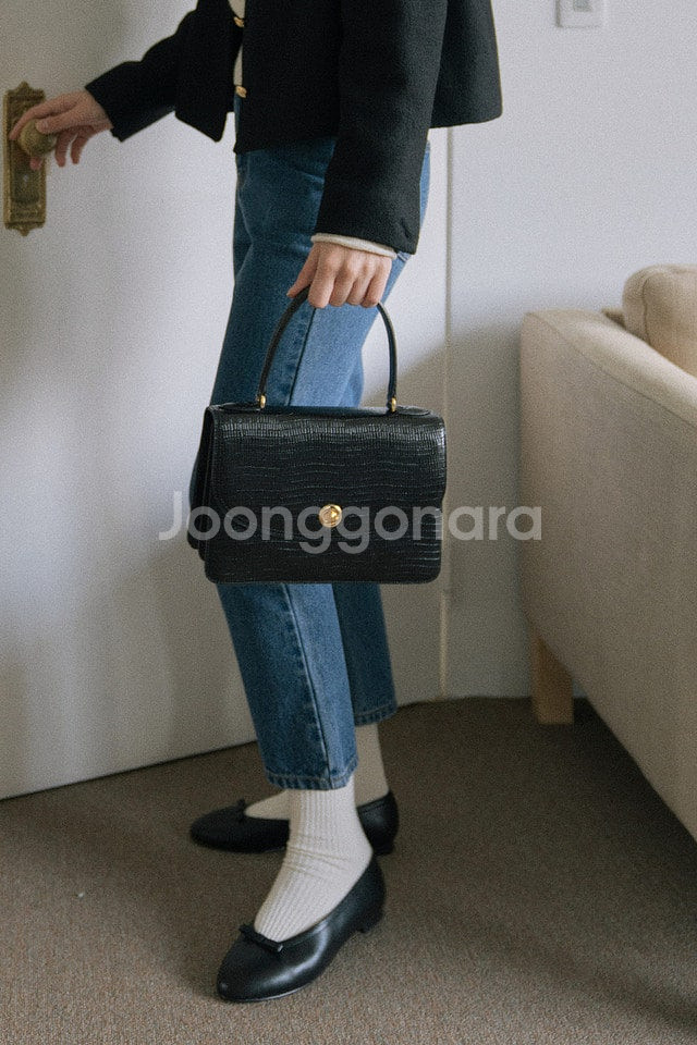 아쎄르 클래식 토트백 저렴하게 판매해요--9