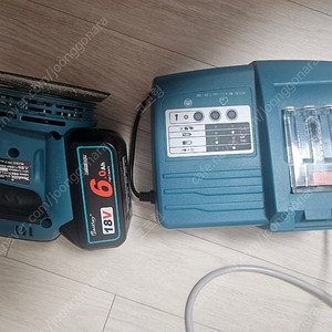 마끼다 충전 샌딩기 DBO180 본체 .충전기.밧대리