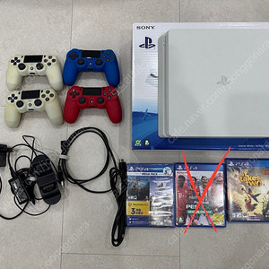 PS4 화이트 1TB(메가팩), 잇테이크투,정품듀얼쇼크4개 판매