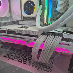 3090 strix 화이트 판매합니다.