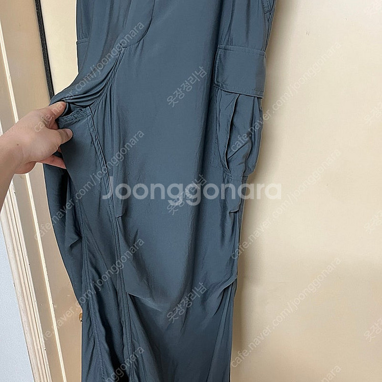 [2]그라프페이퍼 비스코스 큐프로 오버 카고팬츠 다크슬...--4