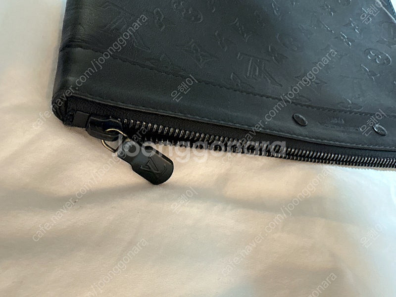 루이비통 M81570 포쉐트투고 클러치 저렴히 판매합니...--6