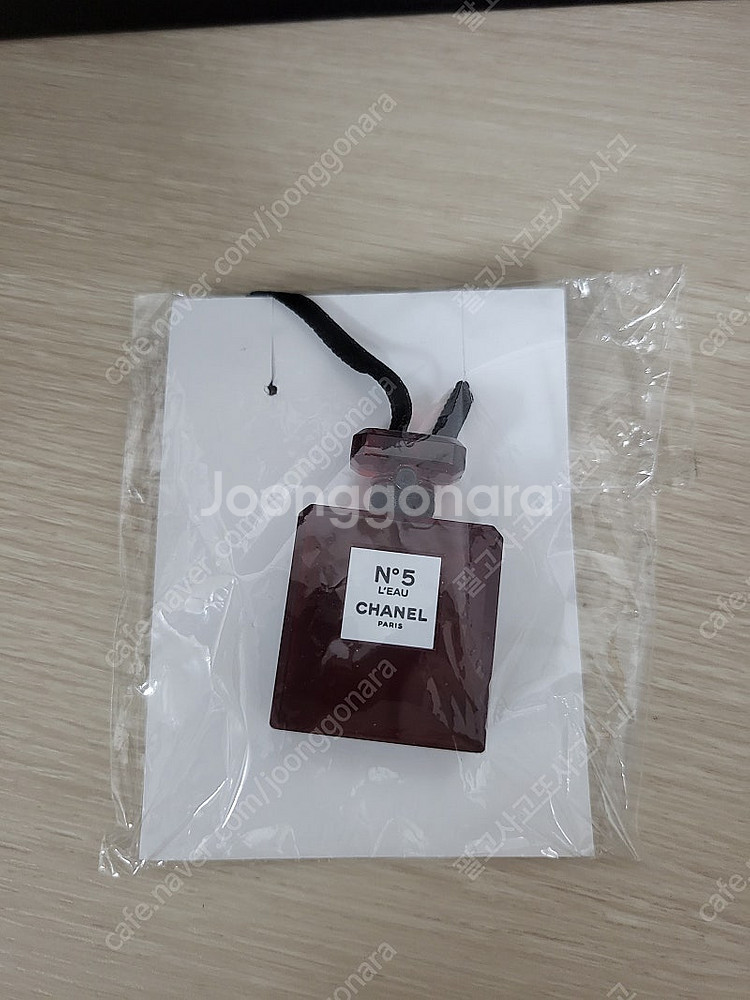정품) 미사용 샤넬 넘버5 레드 키링 백참 (코스메틱)--1