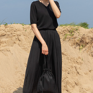 유노이아 플리츠 백 블랙