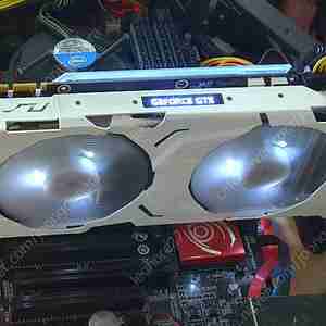 갤럭시 GTX1070 EX OC 8G 그래픽카드 . 화이트