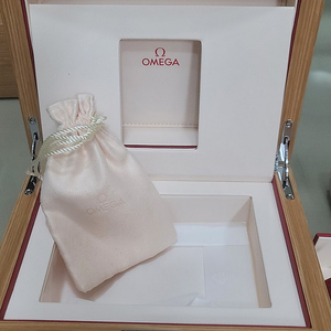 오메가 시계 케이스 원목.여행용 가죽 케이스 파우치 포함