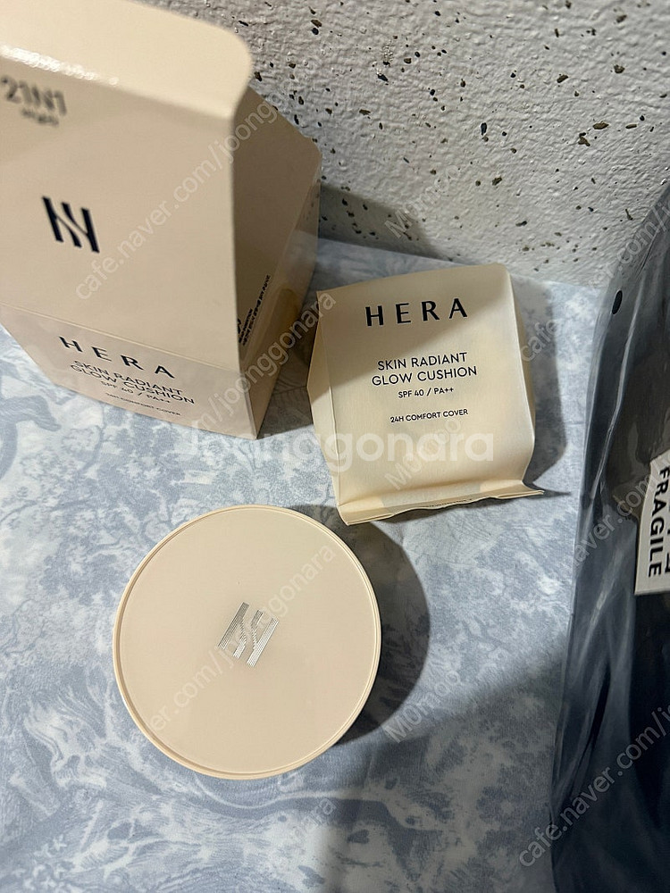 헤라 글로우쿠션 +리필+파우치 택포 5만원--9