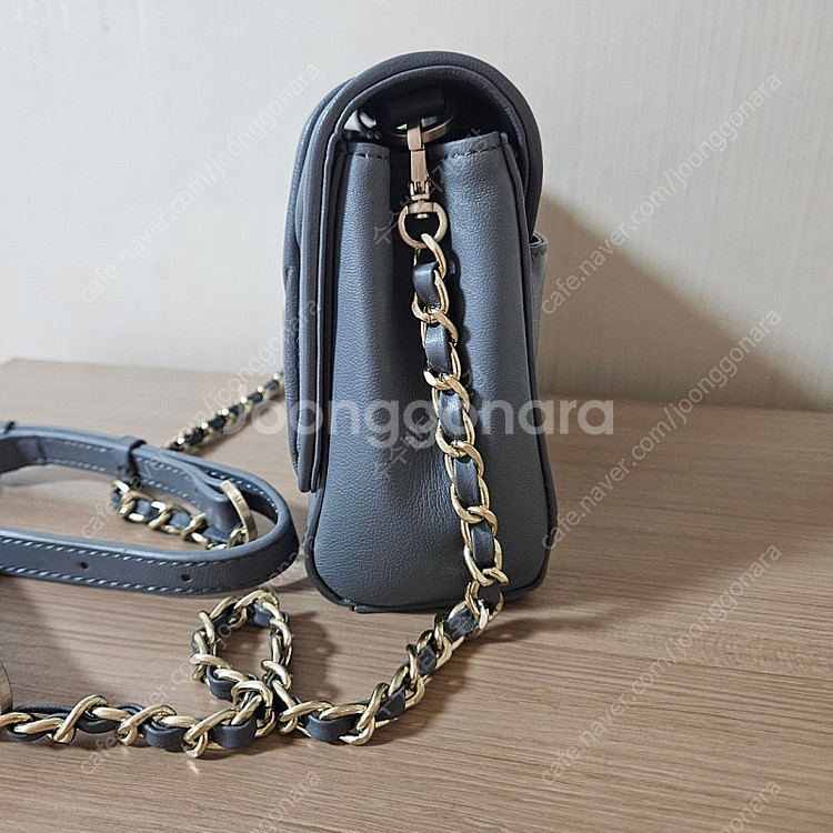 에스콰이어 가죽 엠보 퀼팅 체인 크로스백(정가35.8만)--3