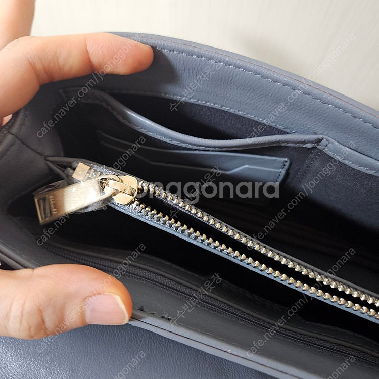 에스콰이어 가죽 엠보 퀼팅 체인 크로스백(정가35.8만)--8