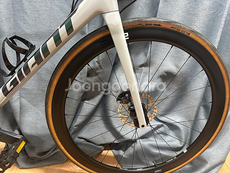 자이언트 tcr 어드밴스 1+ 풀카본&카본휠--1