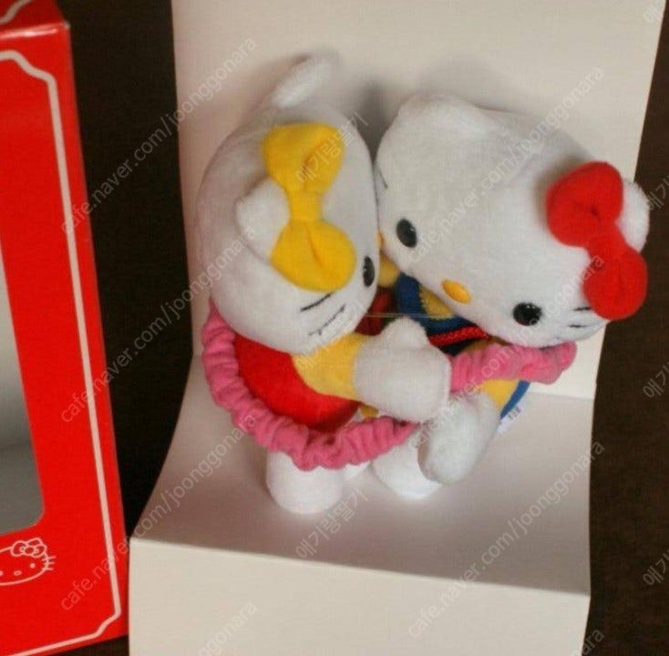 고전뽀실이키티커텐홀더허그키티곰키티타이니참로즈키티컵 이미지