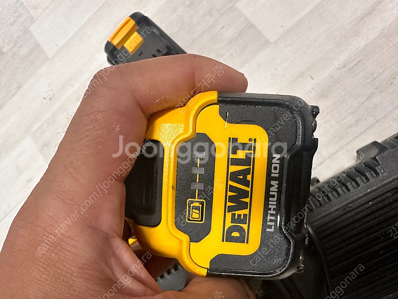 DCF801 (12V 임팩드릴) 배터리 충전기세트--4