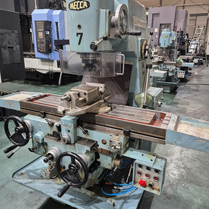 범용밀링 최상급컨디션 엄청싸게 판매합니다 멍텅구리 2호기