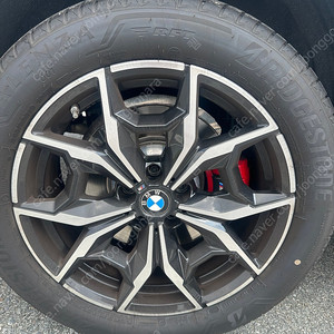 bmw x4 순정타이어 1짝 19인치 런플릿 70000원에 팔아여.