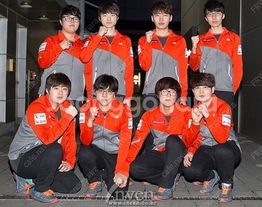 SKT T1 뉴발란스 선수용 유니폼 구매합니다.--0