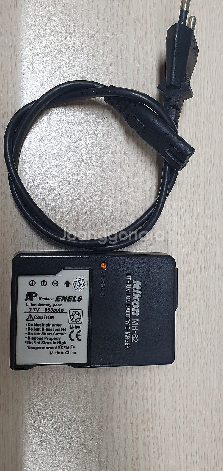 니콘 MH-62충전기 & ENEL8 밧데리 판매합니다.--0