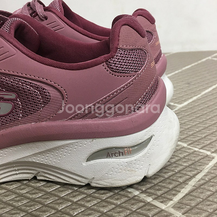 스케쳐스 아치핏 박은빈 운동화 235 / 랑방 마인 오...--2