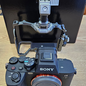 SONY 소니 a7 Ⅳ(a7m4) 카메라 케이지 배터리 일괄 판매합니다.