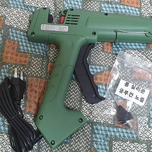 케미텍 코리아 글루건 CK-100 // 롱 실리콘 글루건 노즐 2가지 일괄 새제품 팝니다 택배비까지 포함해서 가격입니다 떠리판매